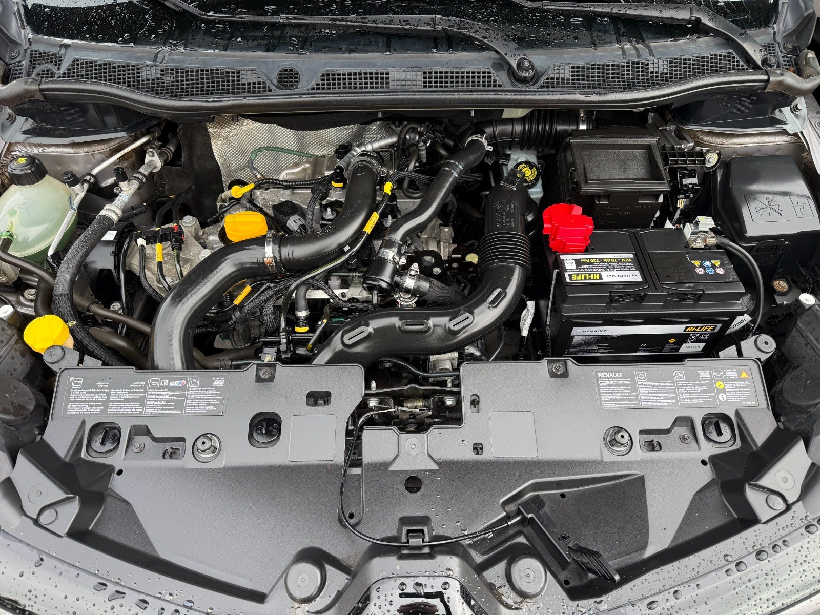 Grå Renault Captur fra 2016