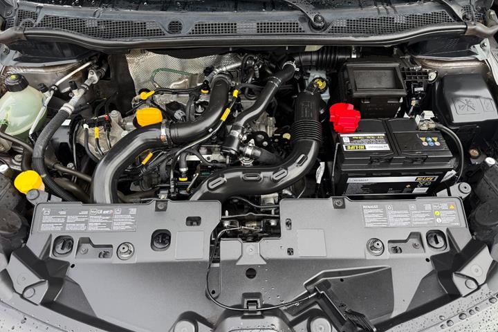 Grå Renault Captur fra 2016