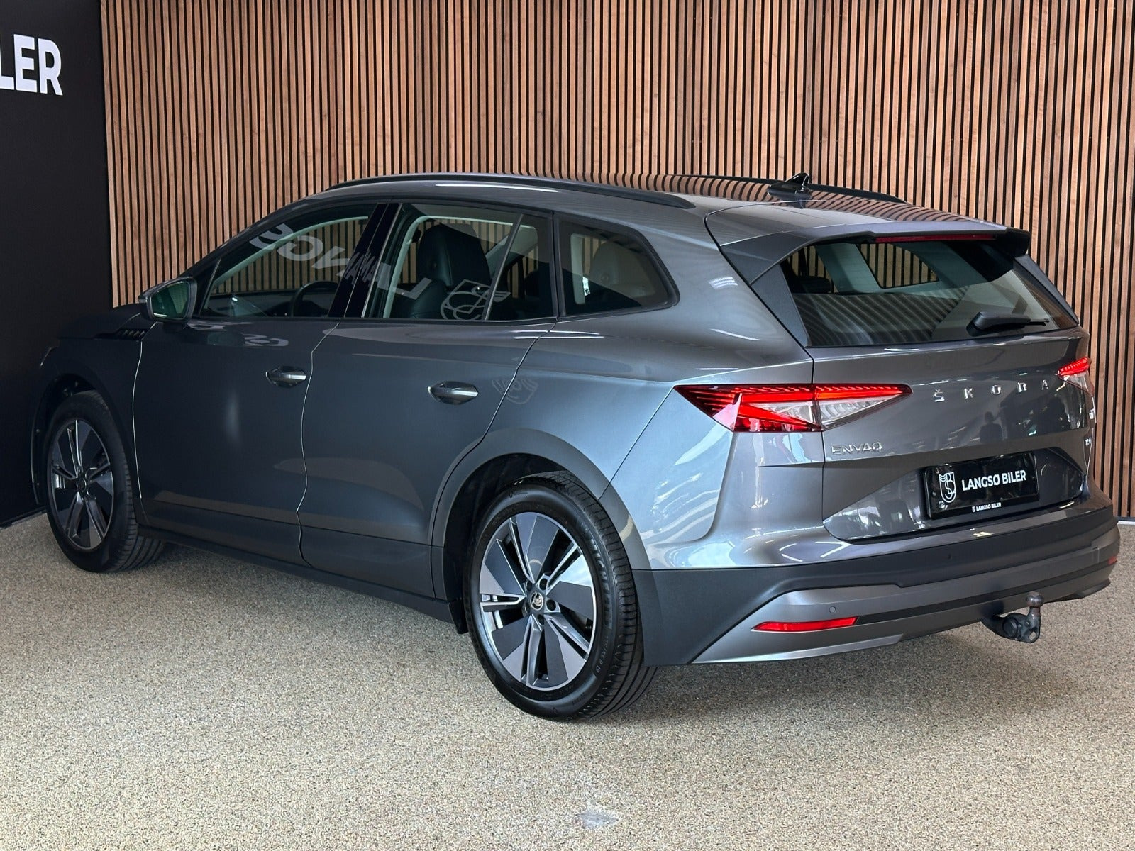 Grå Skoda Enyaq fra 2022