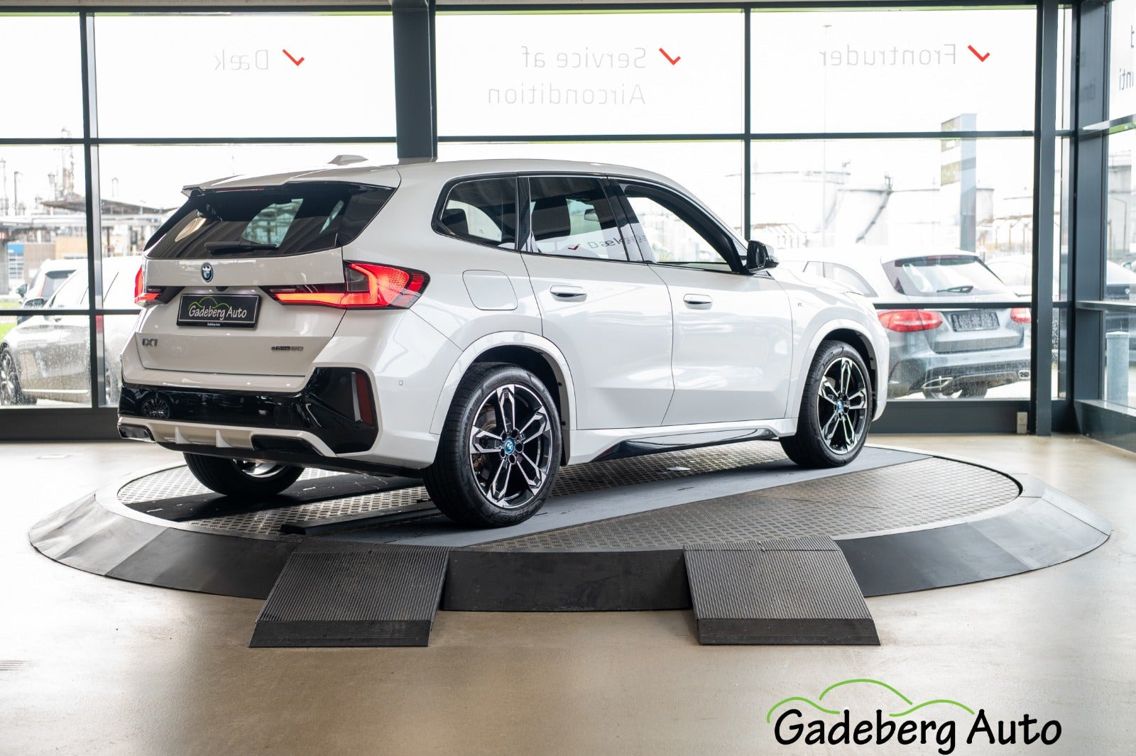 Hvid BMW iX1 fra 2024