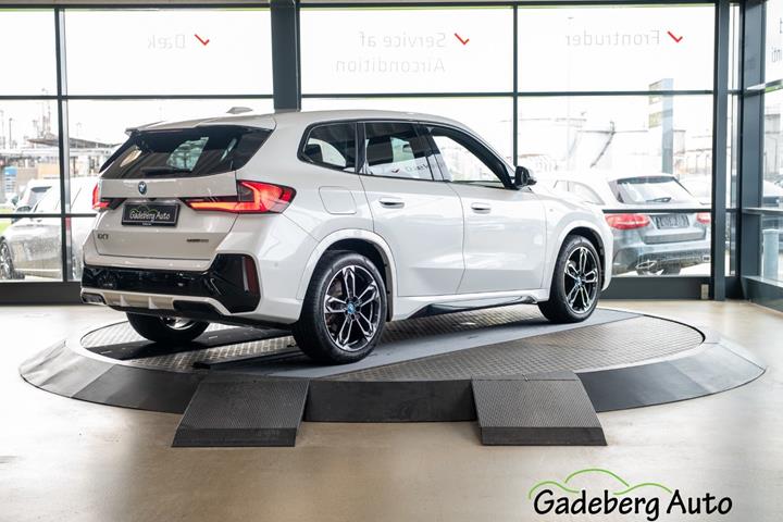 Hvid BMW iX1 fra 2024