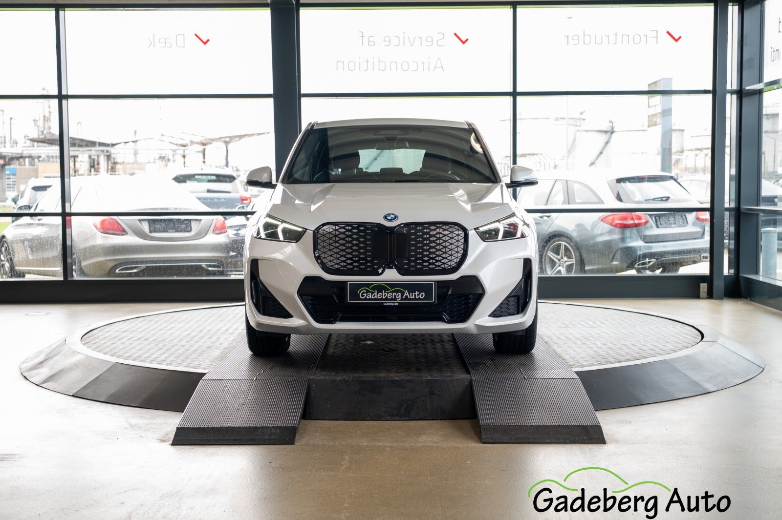Hvid BMW iX1 fra 2024