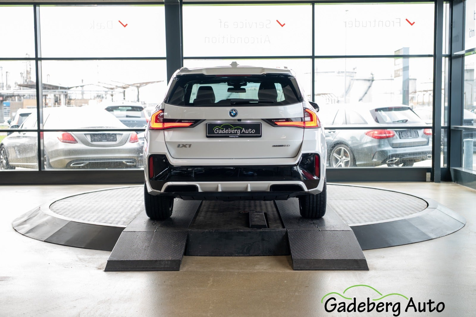 Hvid BMW iX1 fra 2024