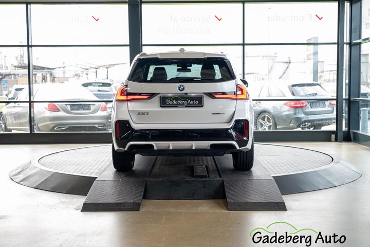 Hvid BMW iX1 fra 2024