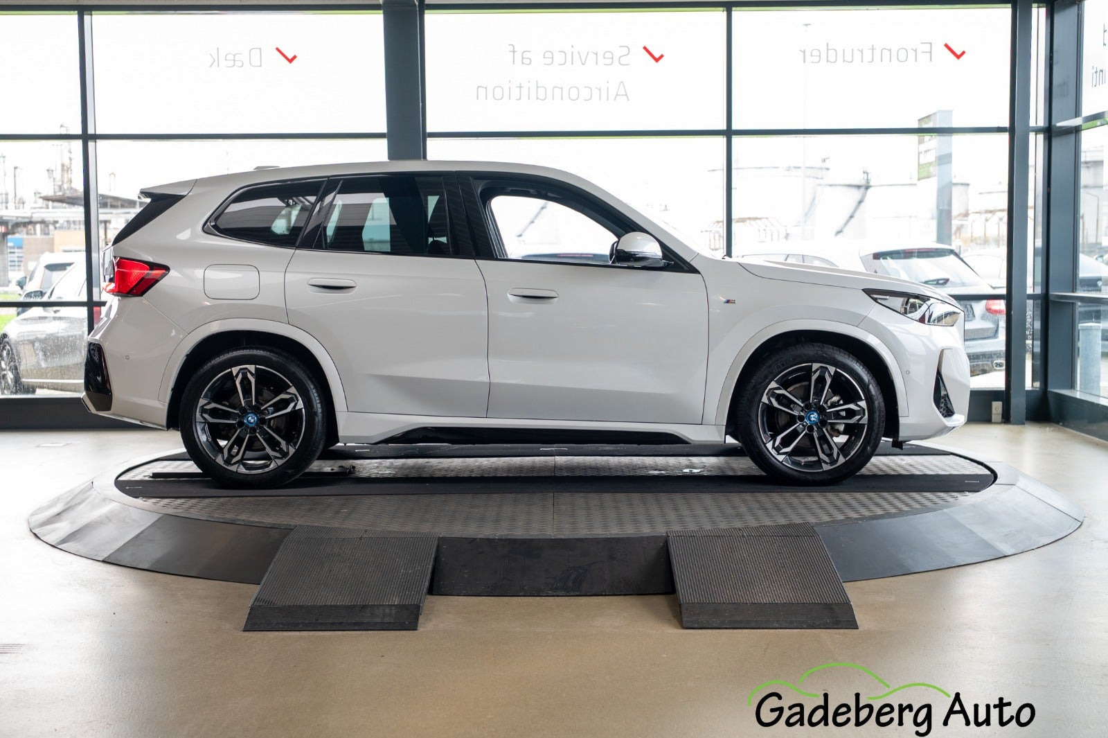 Hvid BMW iX1 fra 2024