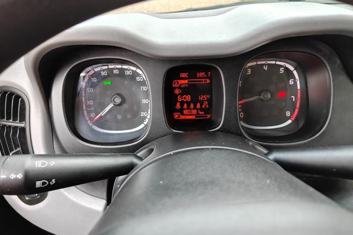 Gul Fiat Panda fra 2012