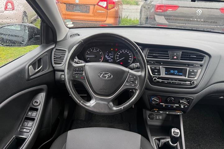 Sort Hyundai i20 fra 2017