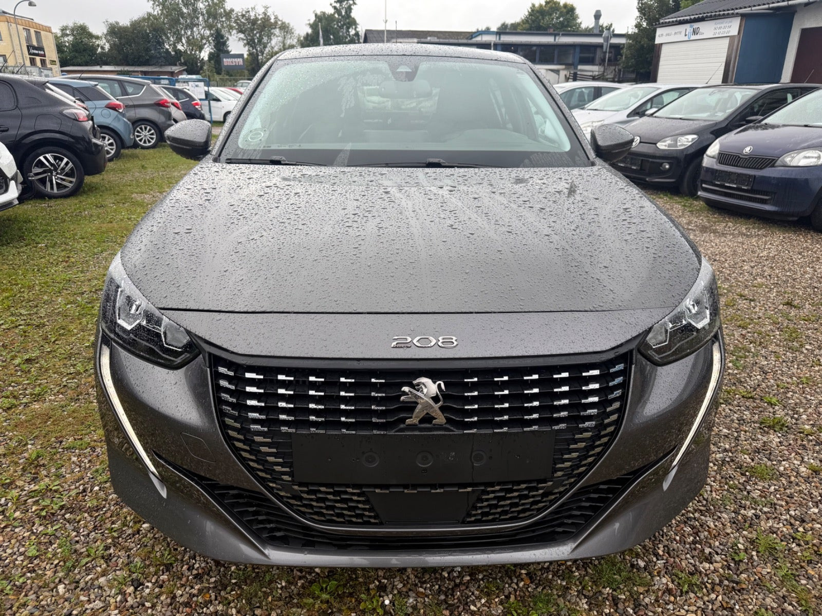 Grå Peugeot 208 fra 2020
