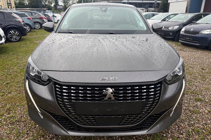 Grå Peugeot 208 fra 2020