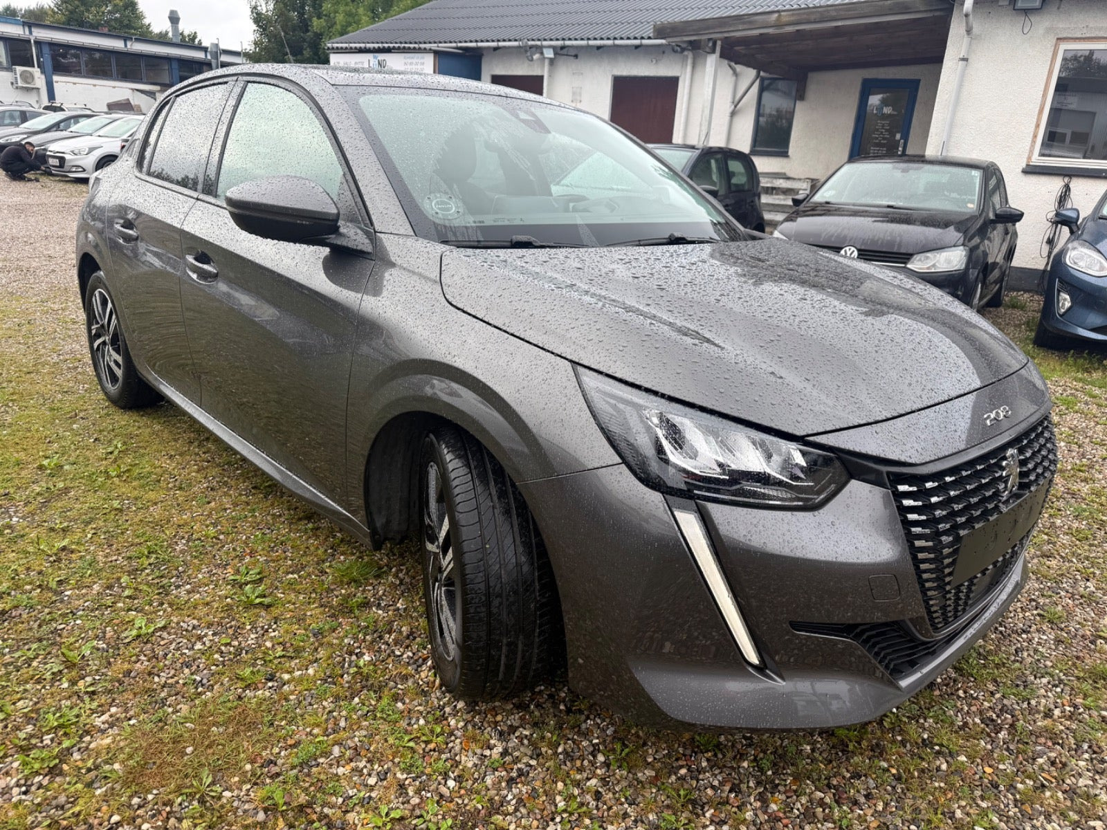 Grå Peugeot 208 fra 2020