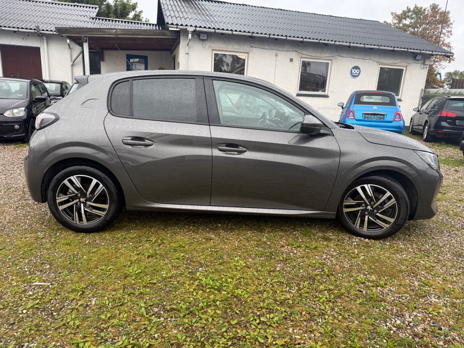 Grå Peugeot 208 fra 2020
