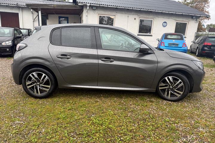 Grå Peugeot 208 fra 2020