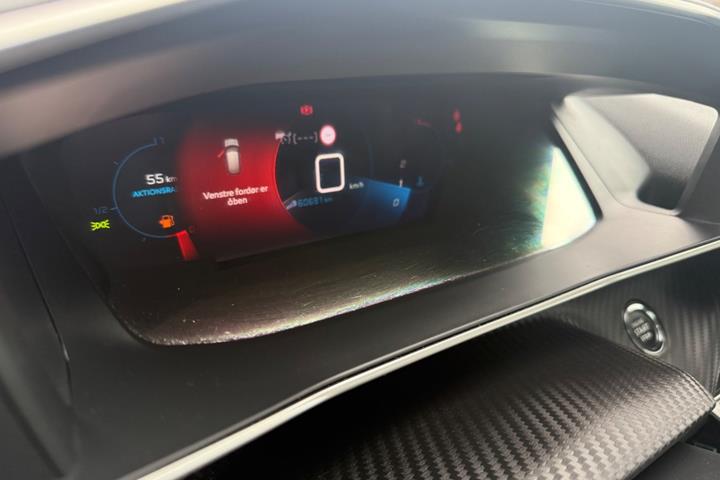 Grå Peugeot 208 fra 2020