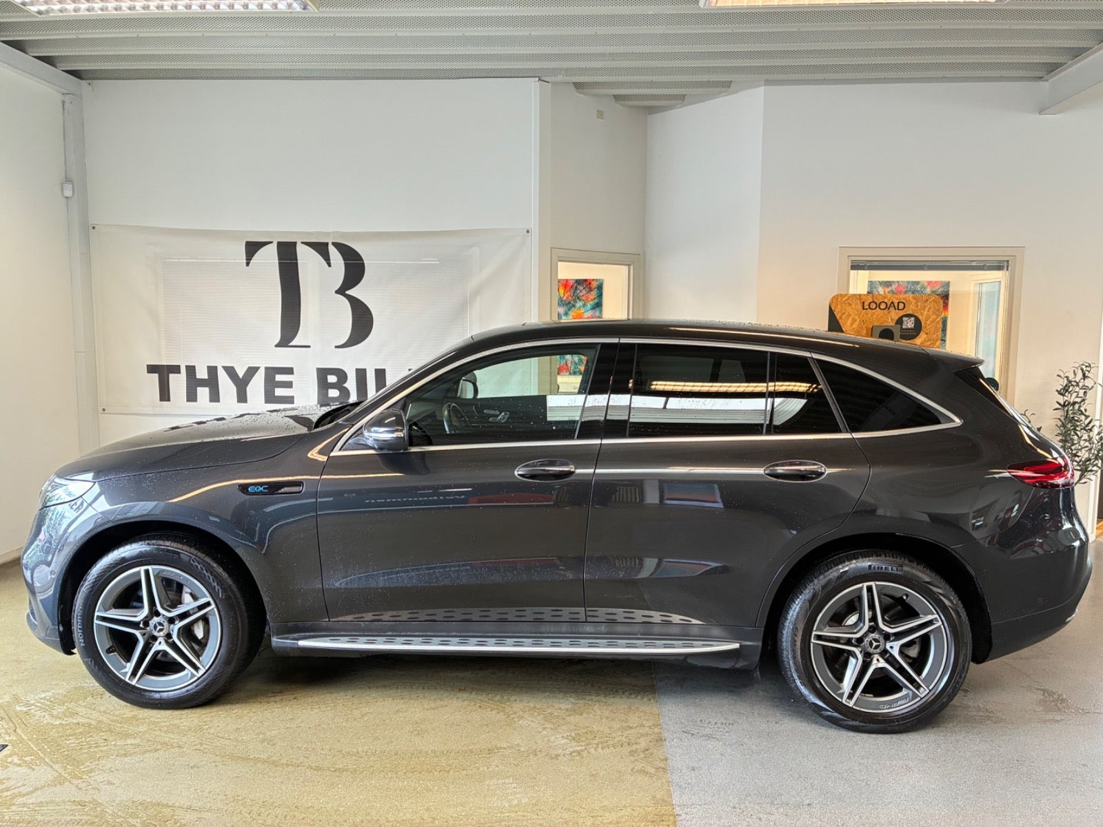 Grå Mercedes EQC400 fra 2020
