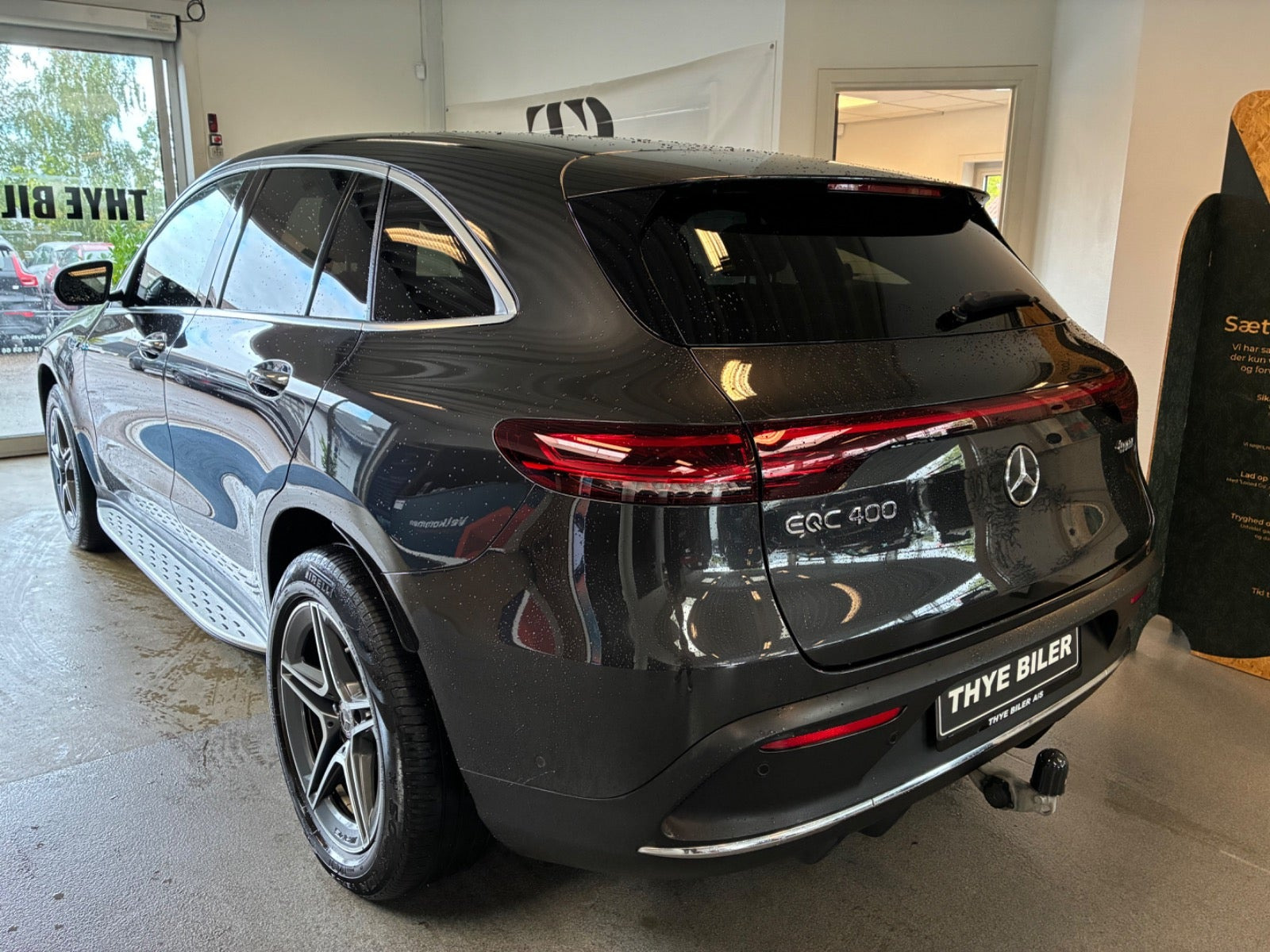 Grå Mercedes EQC400 fra 2020