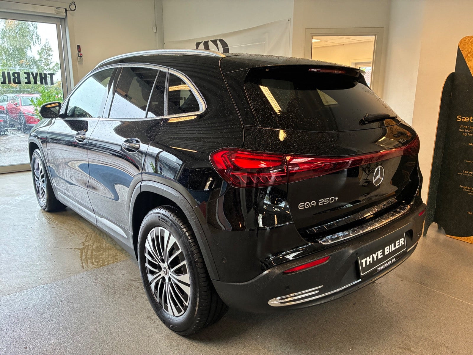 Sort Mercedes EQA250+ fra 2024