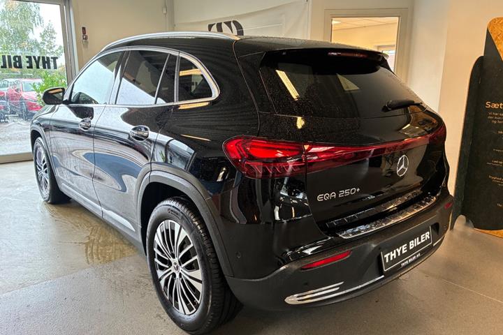 Sort Mercedes EQA250+ fra 2024