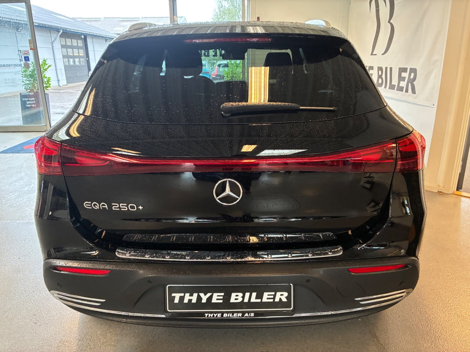 Sort Mercedes EQA250+ fra 2024