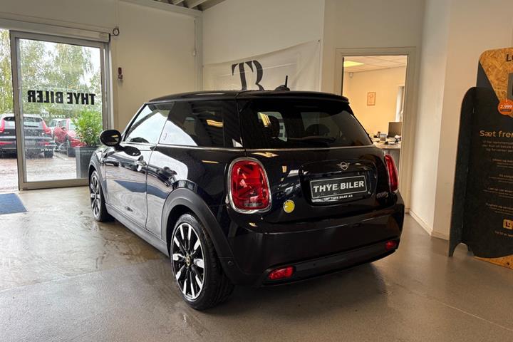 Sort Mini Cooper SE fra 2022