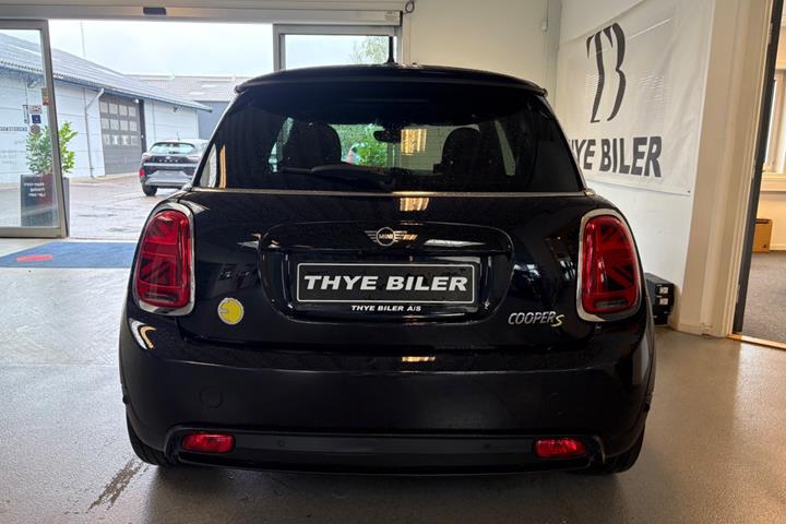 Sort Mini Cooper SE fra 2022