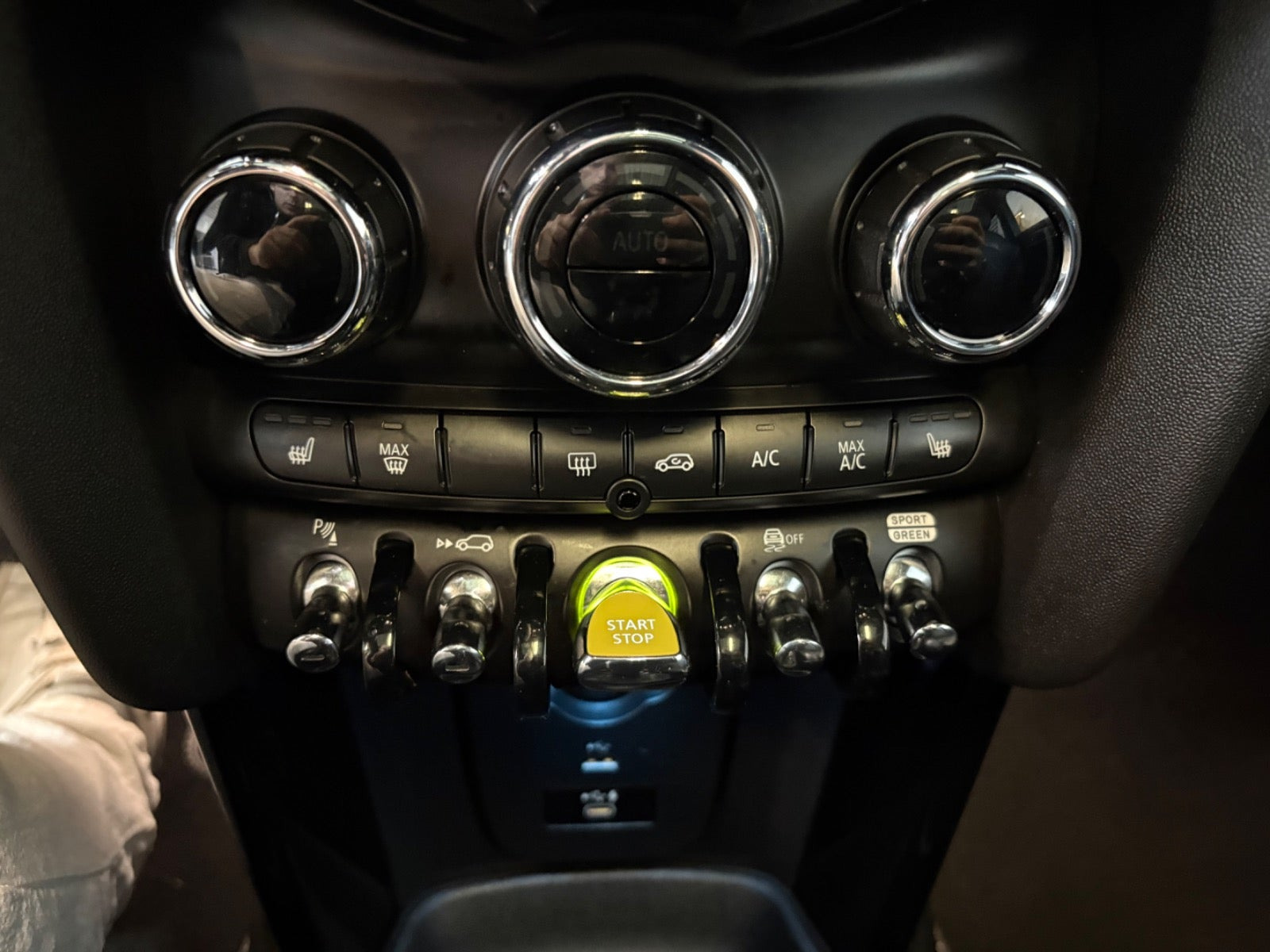 Sort Mini Cooper SE fra 2022