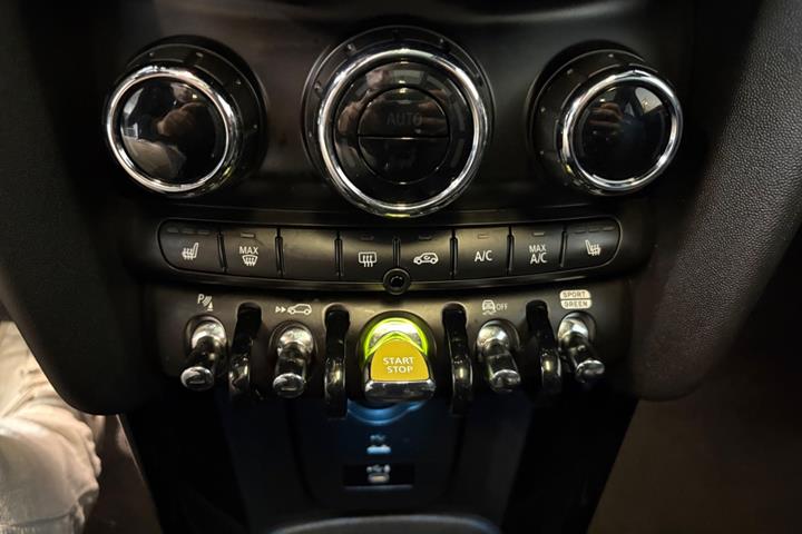 Sort Mini Cooper SE fra 2022