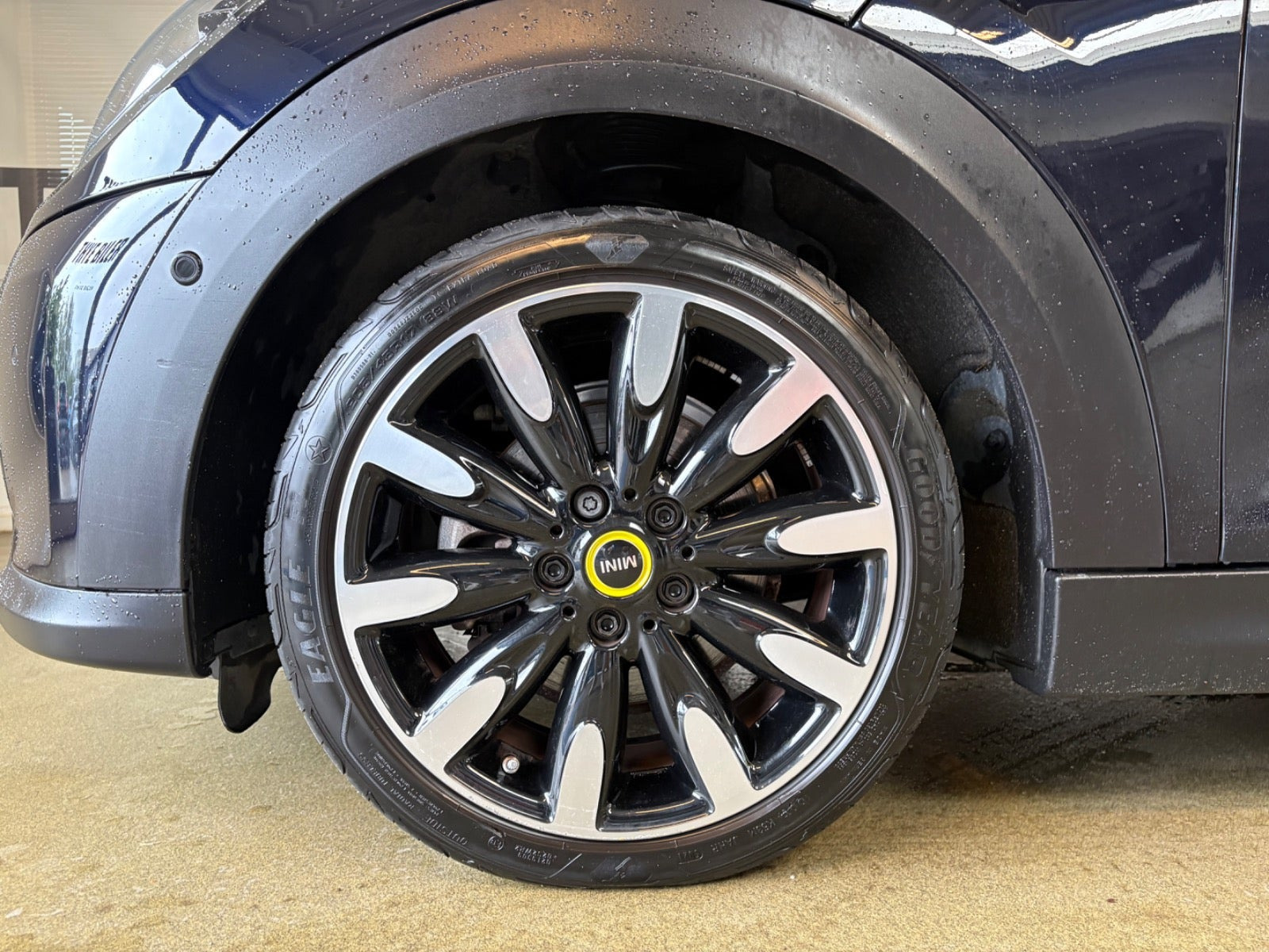 Sort Mini Cooper SE fra 2022