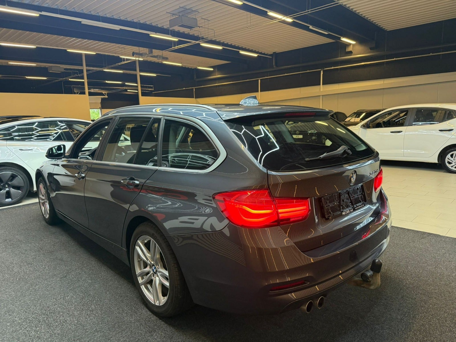 Grå BMW 320d fra 2018
