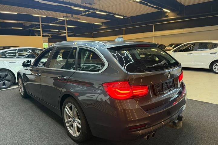 Grå BMW 320d fra 2018