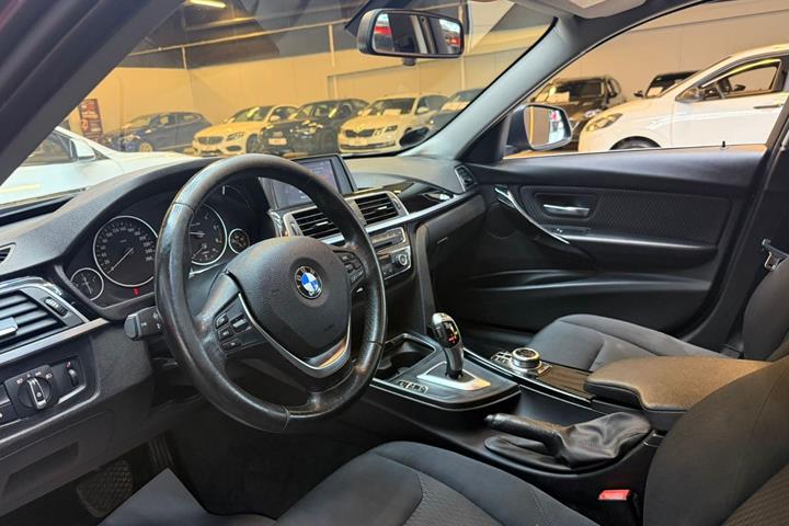 Grå BMW 320d fra 2018