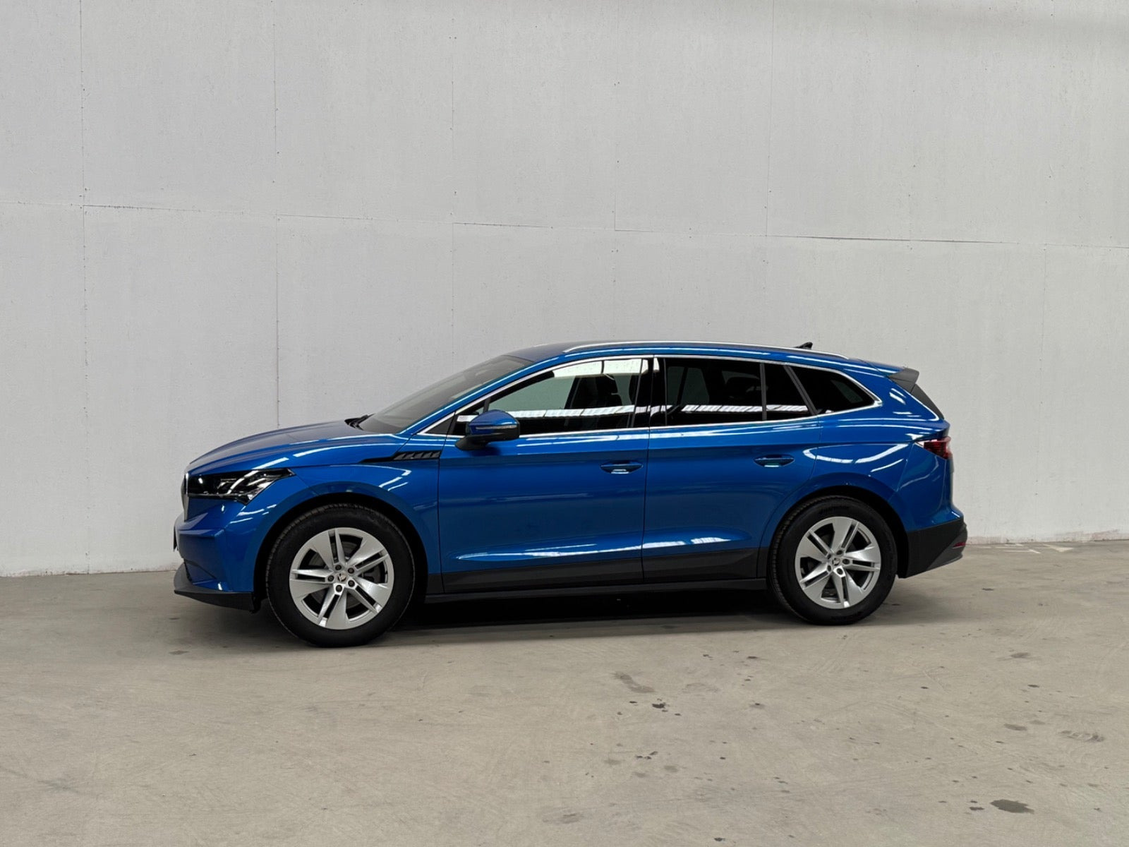 Blå Skoda Enyaq fra 2022