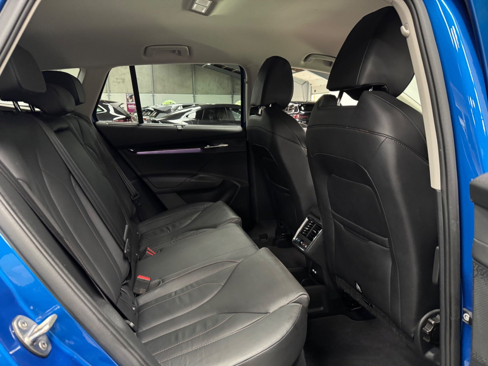Blå Skoda Enyaq fra 2022
