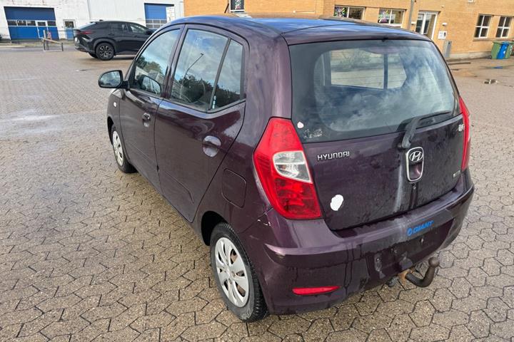 Rød Hyundai i10 fra 2012