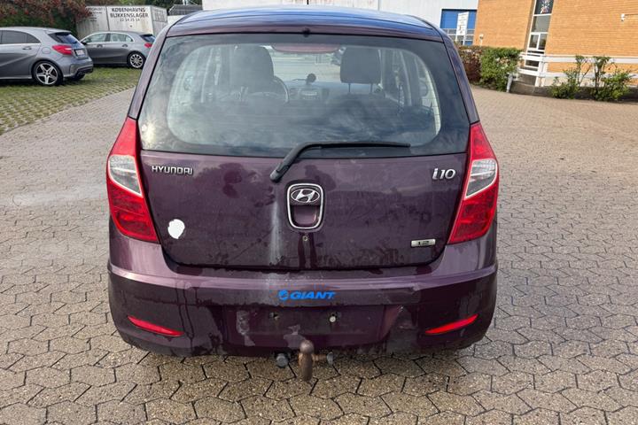 Rød Hyundai i10 fra 2012