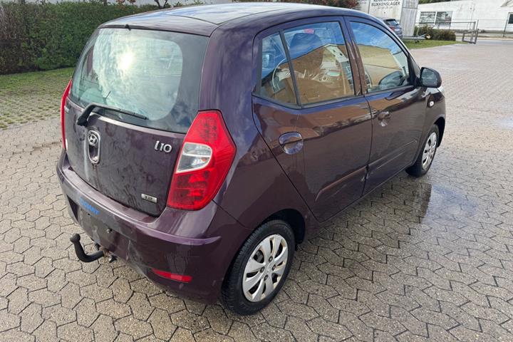 Rød Hyundai i10 fra 2012