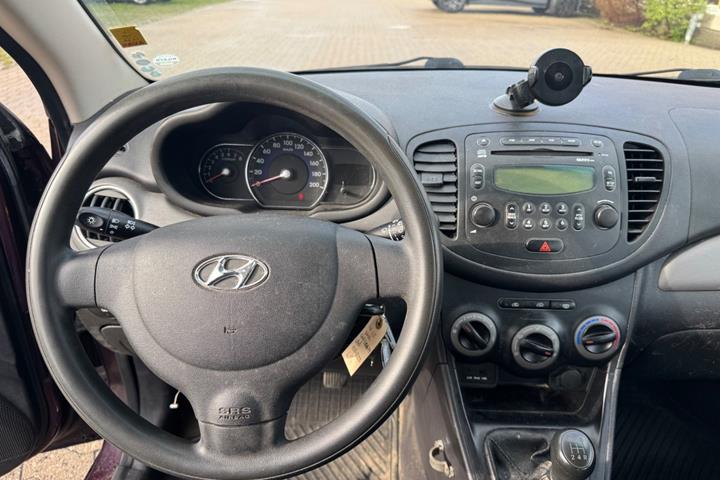 Rød Hyundai i10 fra 2012