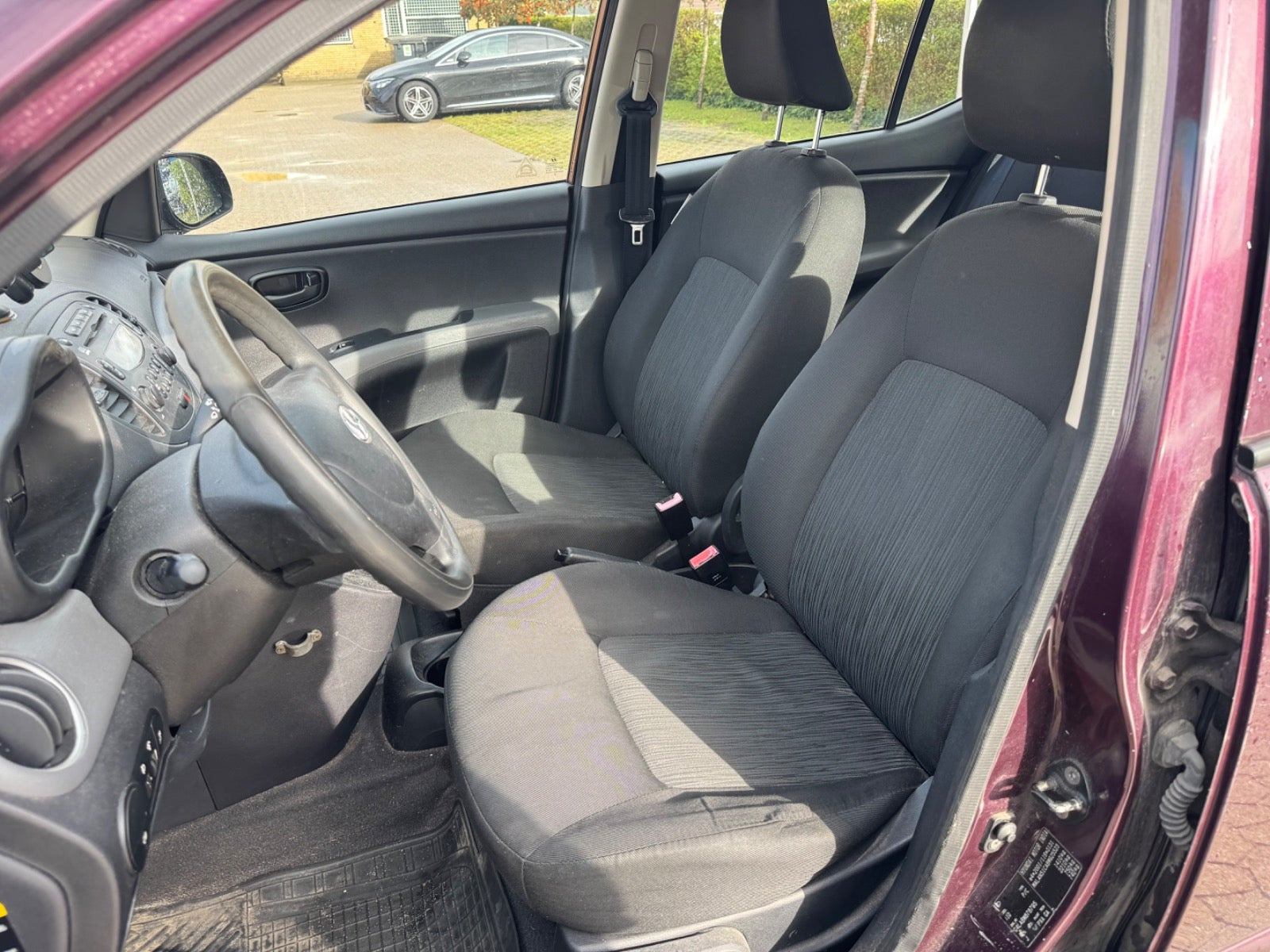 Rød Hyundai i10 fra 2012