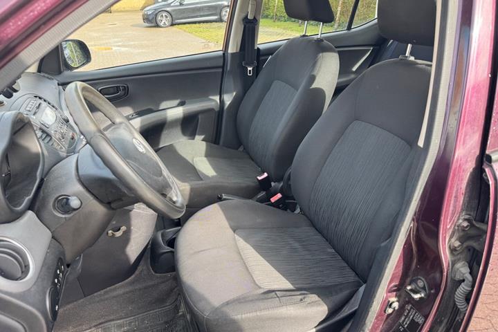 Rød Hyundai i10 fra 2012