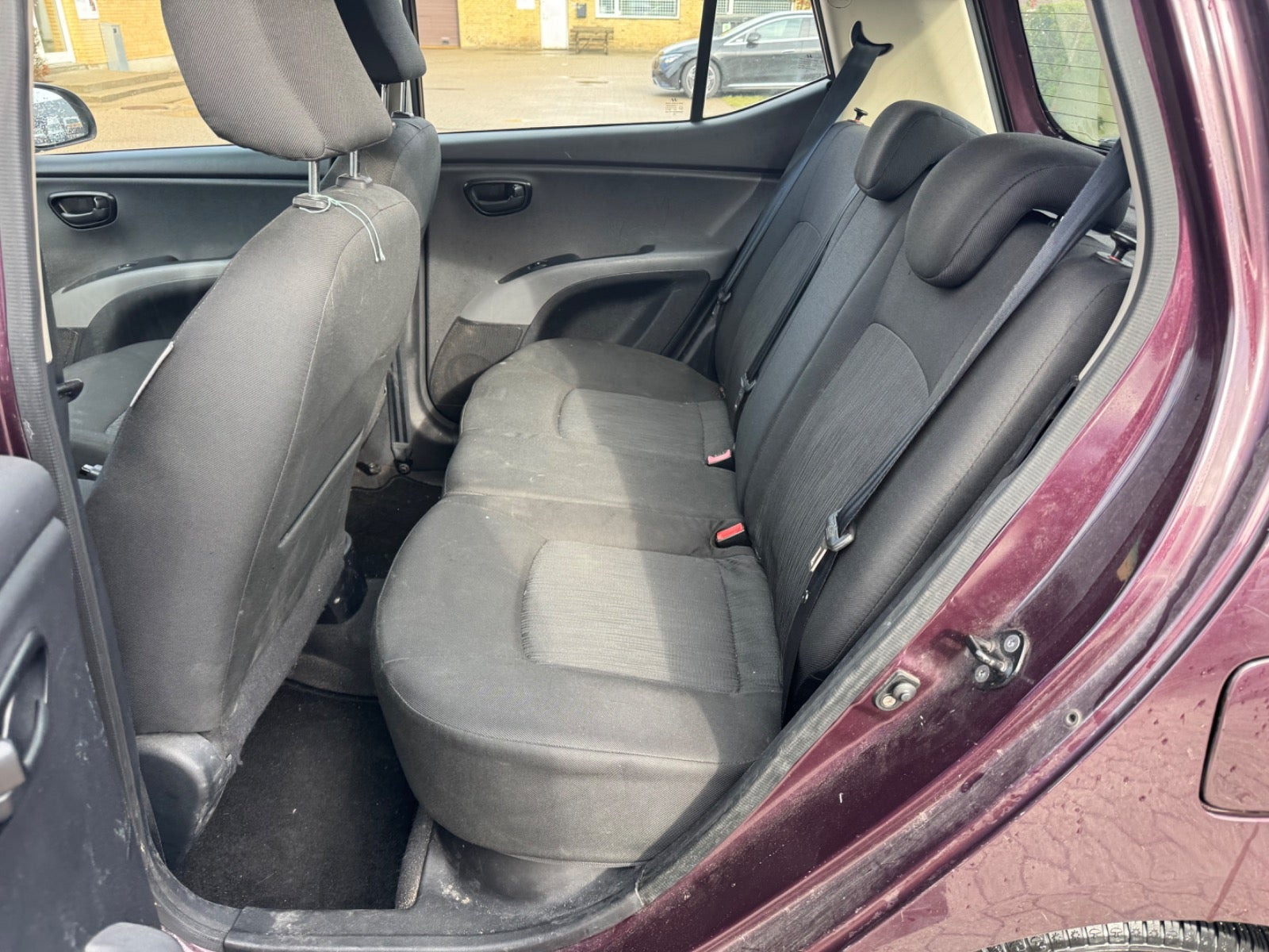 Rød Hyundai i10 fra 2012