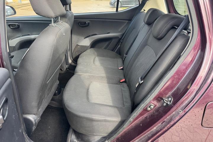 Rød Hyundai i10 fra 2012