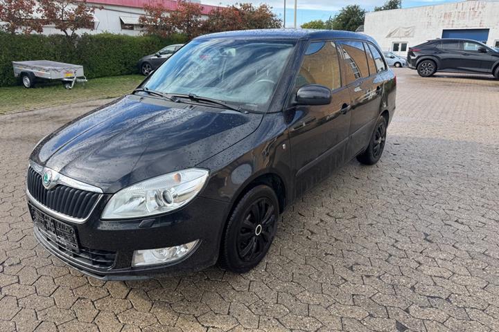 Rød Skoda Fabia fra 2012