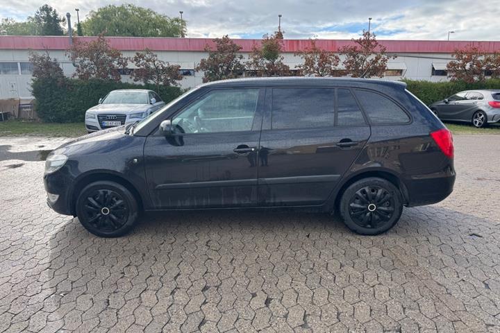Rød Skoda Fabia fra 2012