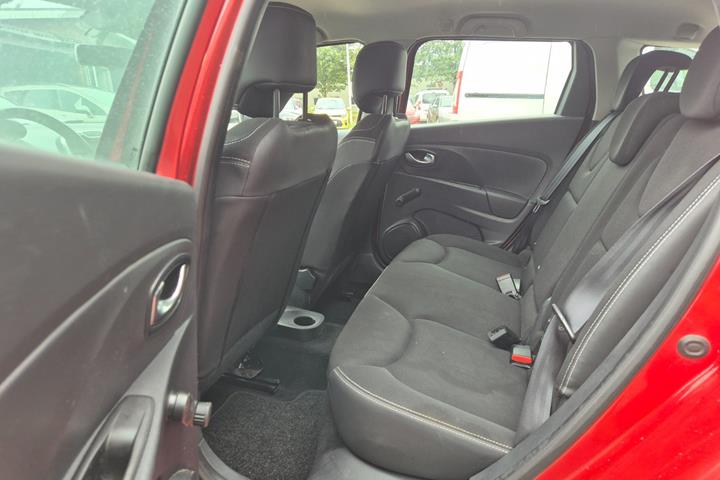 Grøn Renault Clio IV fra 2015