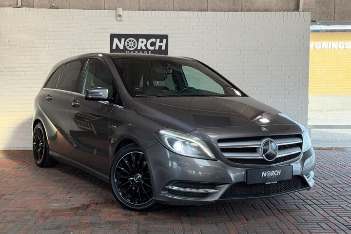 Grå Mercedes B200 fra 2012