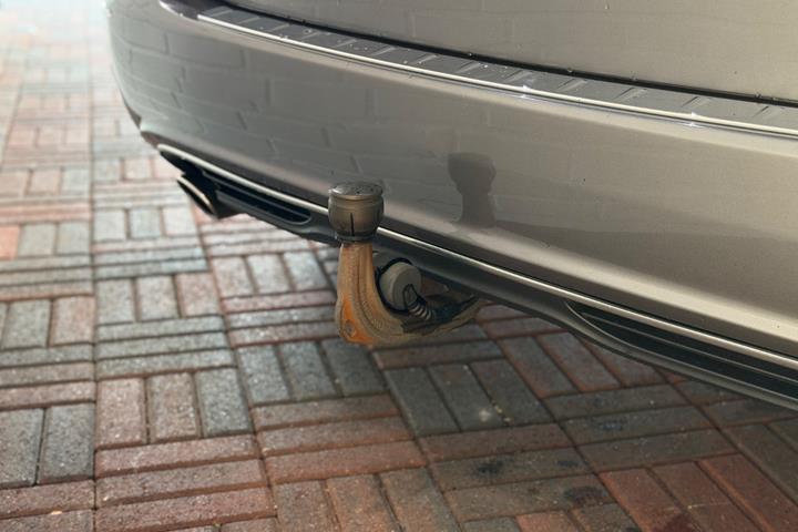 Grå Mercedes B200 fra 2012