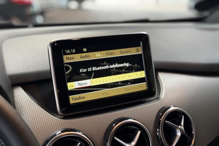 Grå Mercedes B200 fra 2012