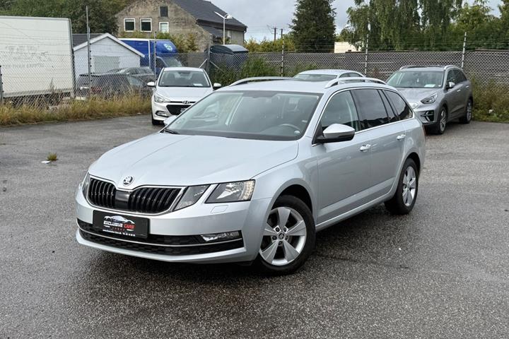 undefined Skoda Octavia fra 2020 set udefra
