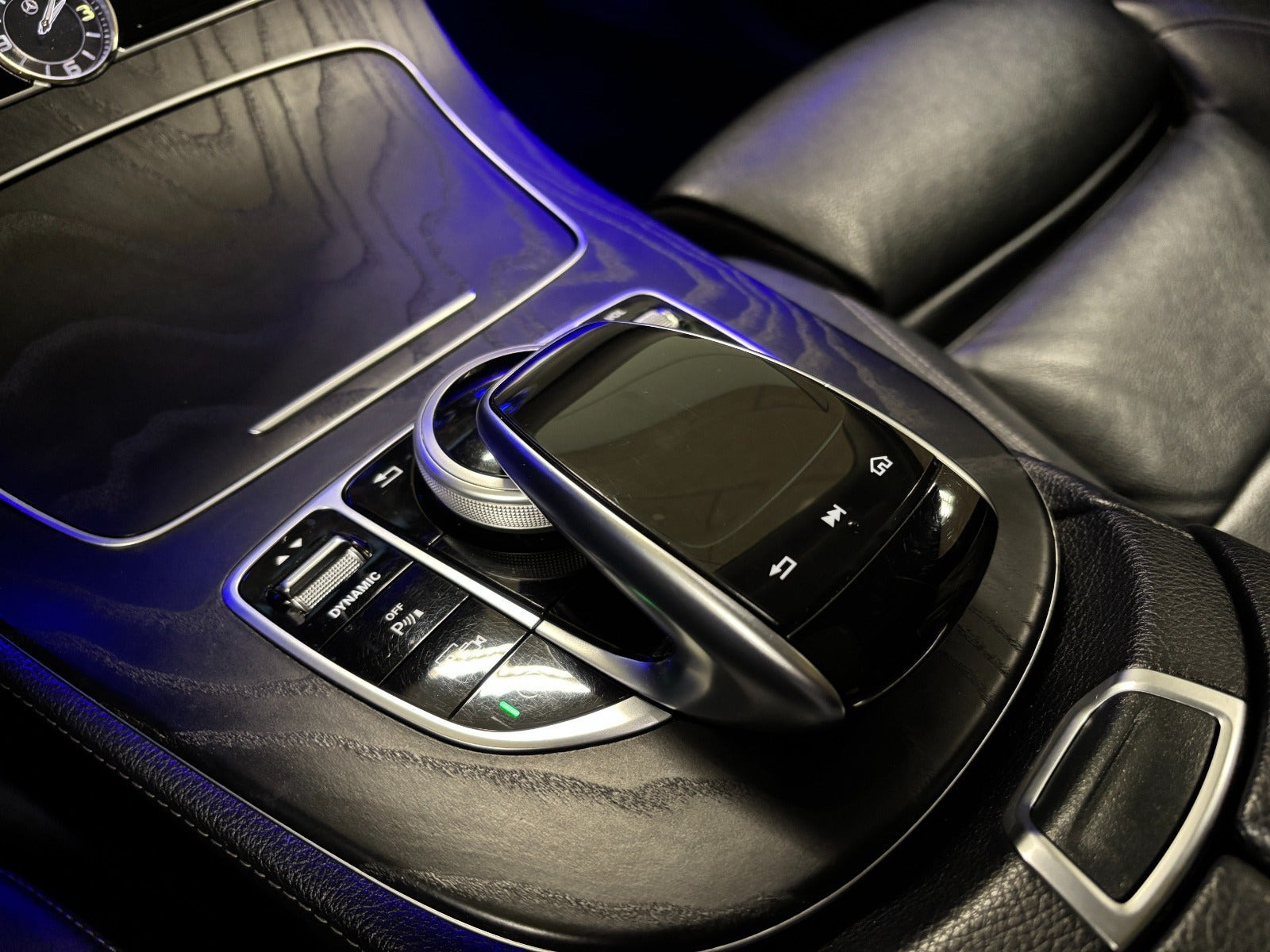Sort Mercedes E220 d fra 2016