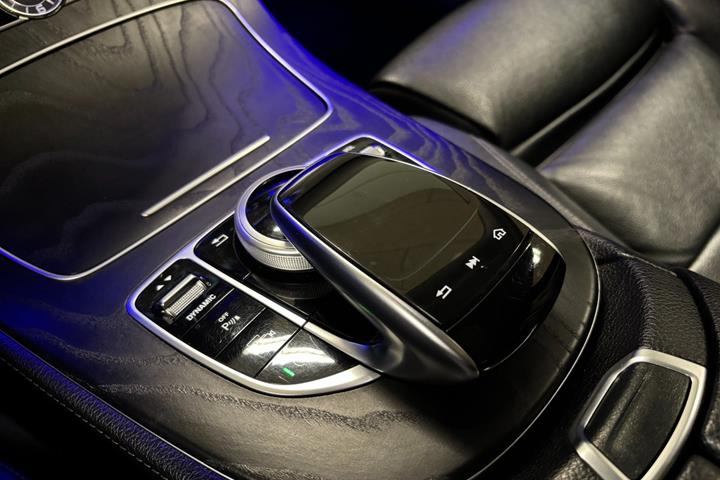 Sort Mercedes E220 d fra 2016
