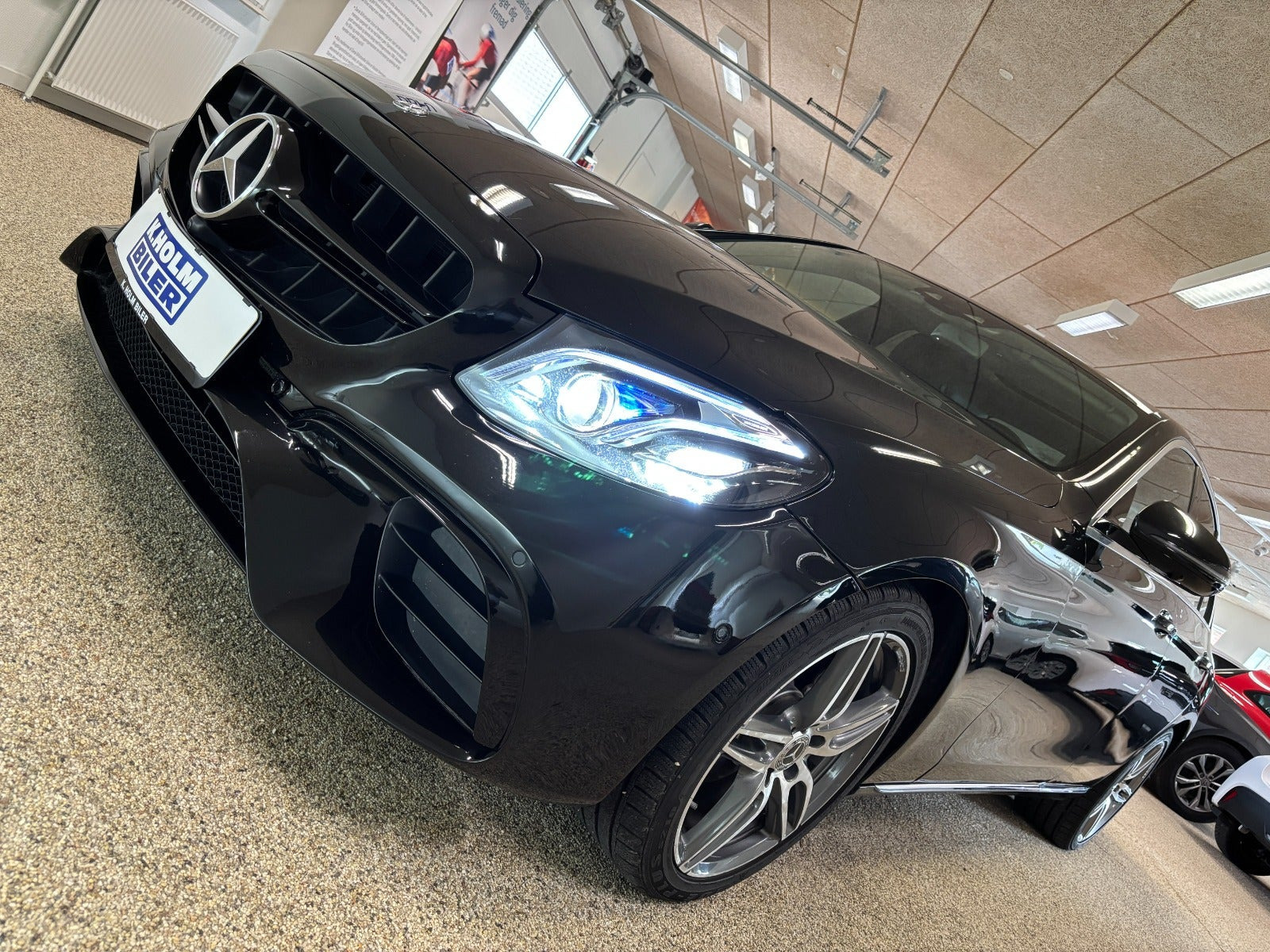 Sort Mercedes E220 d fra 2016